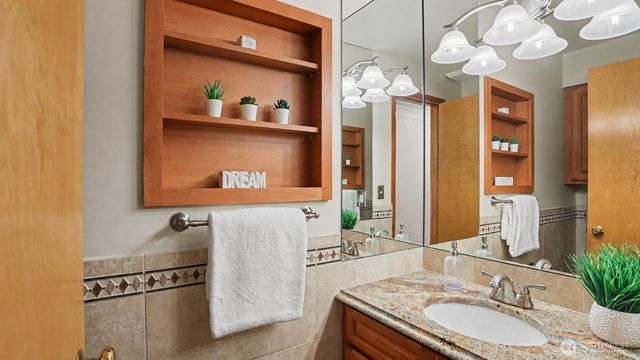 5810 NE 181st Street, Kenmore, WA 98028