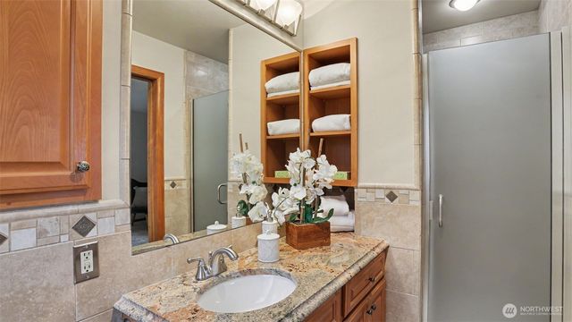 5810 NE 181st Street, Kenmore, WA 98028