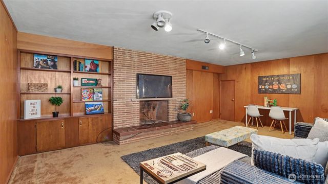 5810 NE 181st Street, Kenmore, WA 98028
