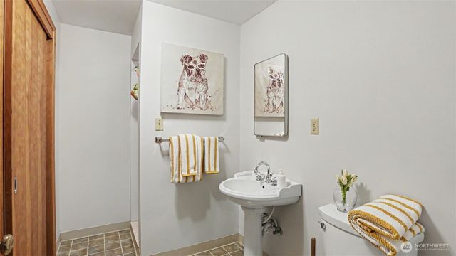 5810 NE 181st Street, Kenmore, WA 98028