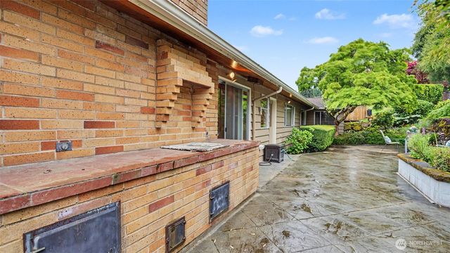 5810 NE 181st Street, Kenmore, WA 98028