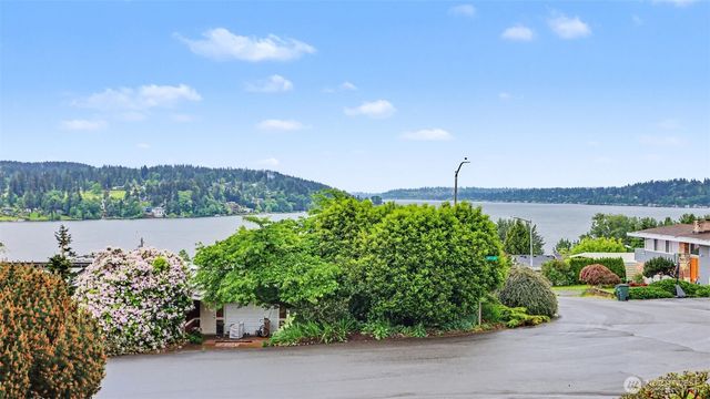 5810 NE 181st Street, Kenmore, WA 98028
