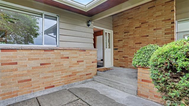 5810 NE 181st Street, Kenmore, WA 98028