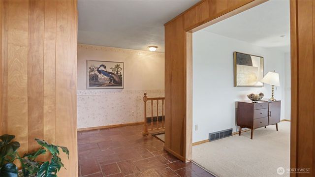 5810 NE 181st Street, Kenmore, WA 98028