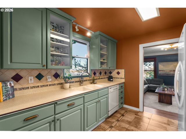 10807 Nw 2ND St, Portland, OR 97231