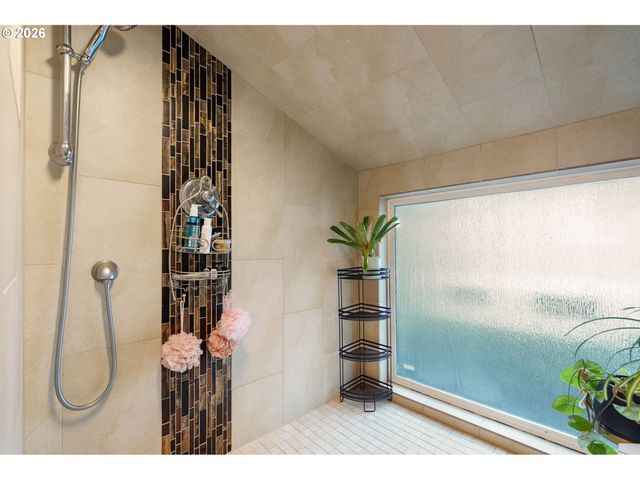 10807 Nw 2ND St, Portland, OR 97231