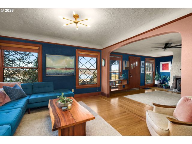 10807 Nw 2ND St, Portland, OR 97231