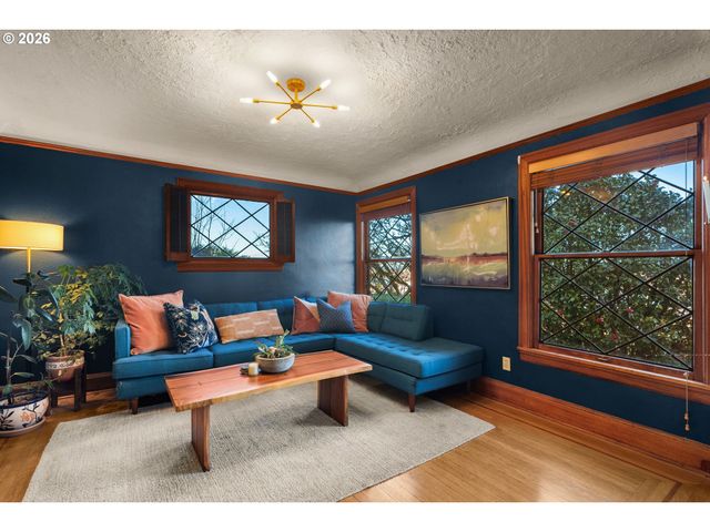 10807 Nw 2ND St, Portland, OR 97231