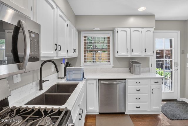165 Lexington Avenue, Waterville, OH 43566