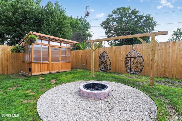 165 Lexington Avenue, Waterville, OH 43566