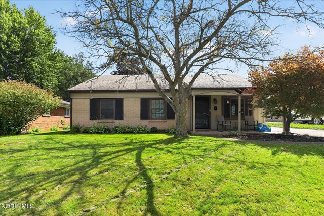 165 Lexington Avenue, Waterville, OH 43566