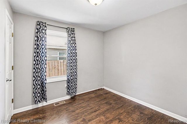 166 W Brickley Avenue, Hazel Park, MI 48030