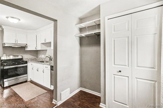 166 W Brickley Avenue, Hazel Park, MI 48030
