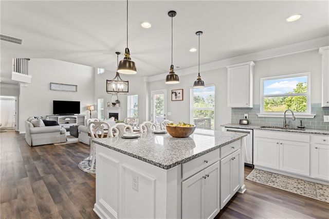 705 Owens Circle, Canton, GA 30115