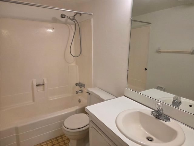 959 SE 2nd Avenue 204, Deerfield Beach, FL 33441