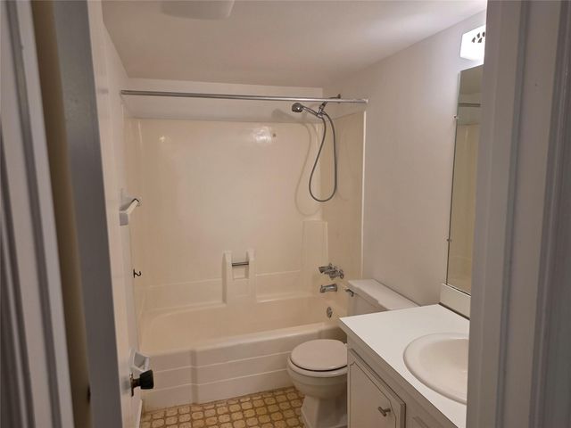 959 SE 2nd Avenue 204, Deerfield Beach, FL 33441