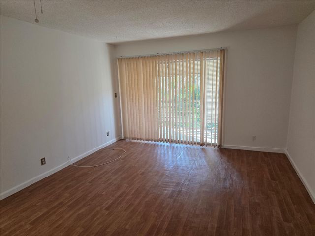 959 SE 2nd Avenue 204, Deerfield Beach, FL 33441