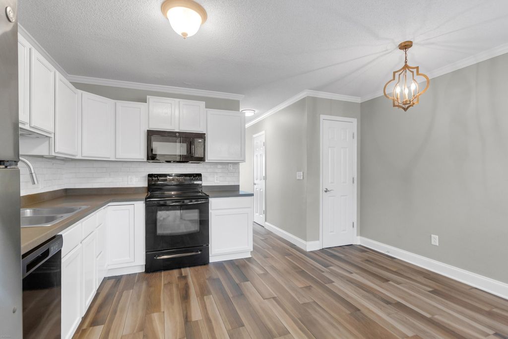 Image 11 of property listing at 252 Howle Avenue A-3, Charleston, SC 29412