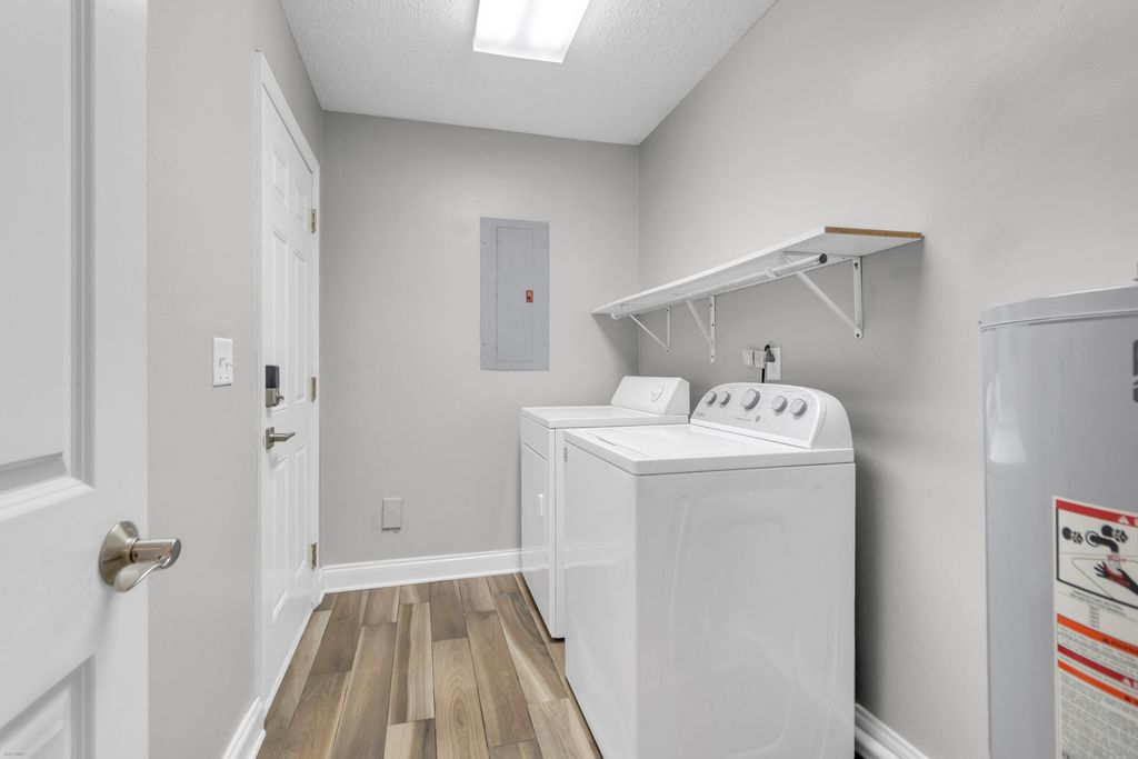 Image 13 of property listing at 252 Howle Avenue A-3, Charleston, SC 29412