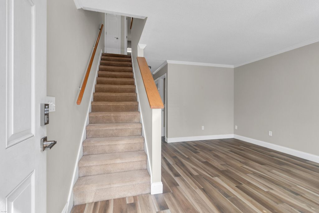 Image 2 of property listing at 252 Howle Avenue A-3, Charleston, SC 29412