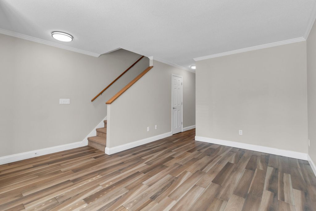 Image 4 of property listing at 252 Howle Avenue A-3, Charleston, SC 29412