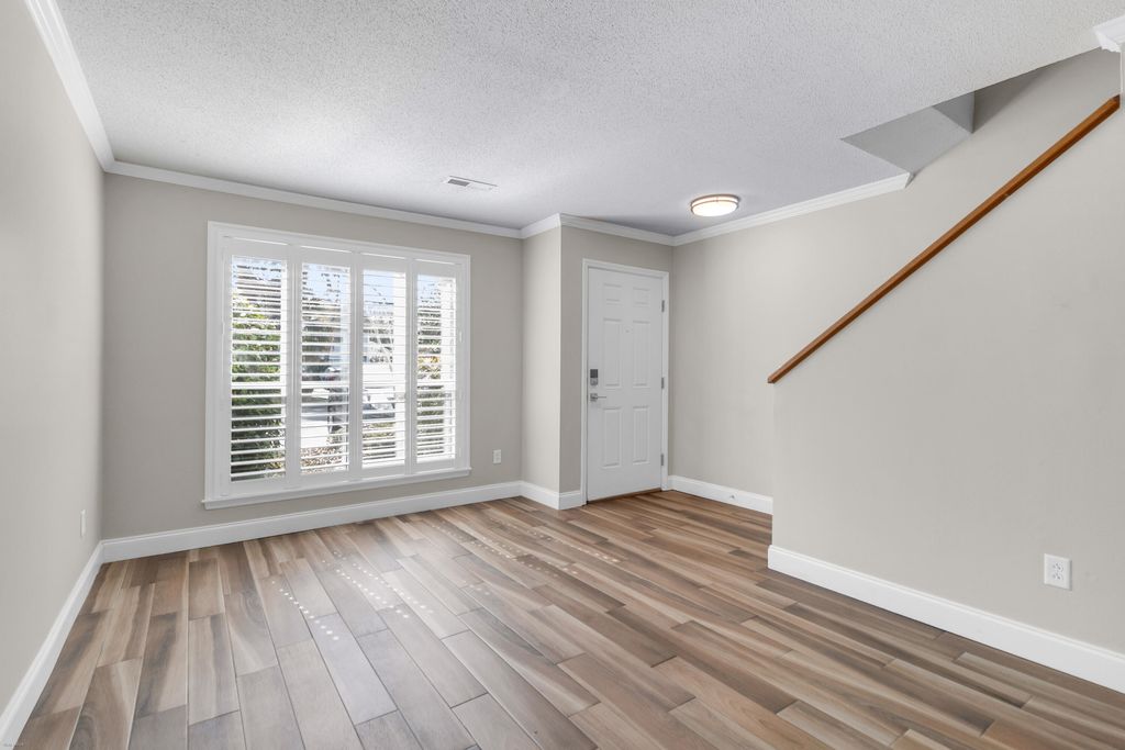 Image 5 of property listing at 252 Howle Avenue A-3, Charleston, SC 29412