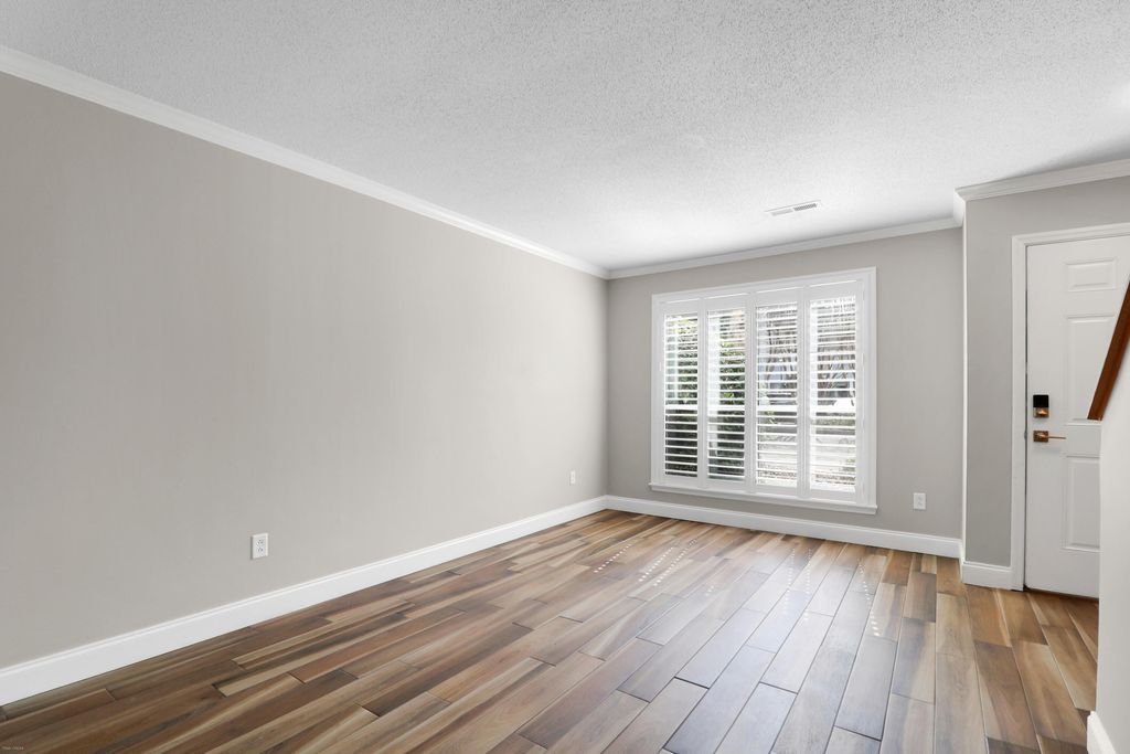 Image 6 of property listing at 252 Howle Avenue A-3, Charleston, SC 29412