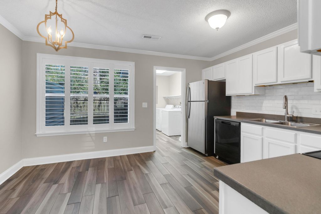 Image 8 of property listing at 252 Howle Avenue A-3, Charleston, SC 29412