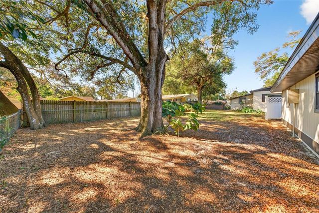 607 PATRICIA AVENUE, Fruitland Park, FL 34731