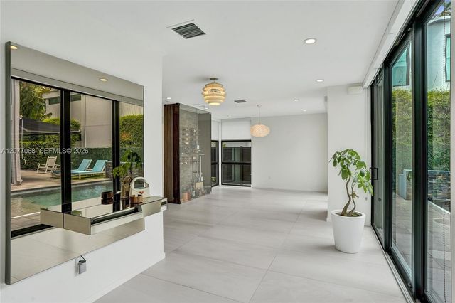 129 N Victoria Park Road, Fort Lauderdale, FL 33301