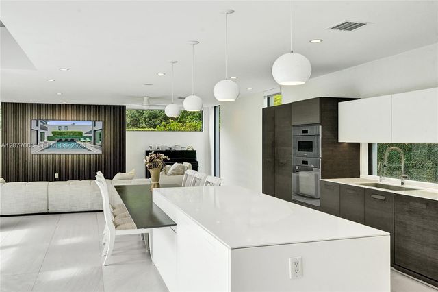 129 N Victoria Park Road, Fort Lauderdale, FL 33301