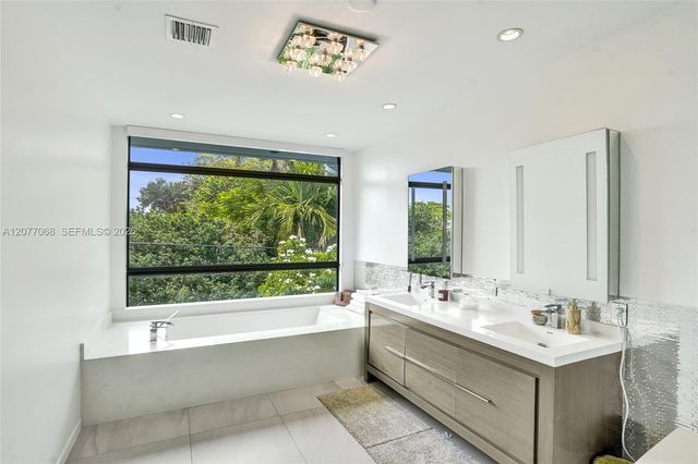 129 N Victoria Park Road, Fort Lauderdale, FL 33301