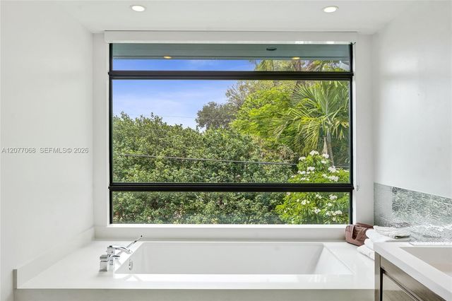 129 N Victoria Park Road, Fort Lauderdale, FL 33301