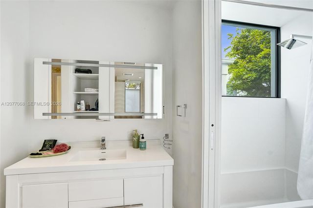 129 N Victoria Park Road, Fort Lauderdale, FL 33301