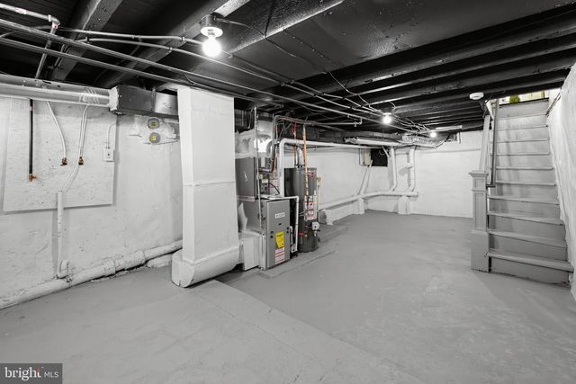 2426 S SARTAIN ST, Philadelphia, PA 19148