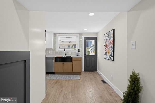 2426 S SARTAIN ST, Philadelphia, PA 19148