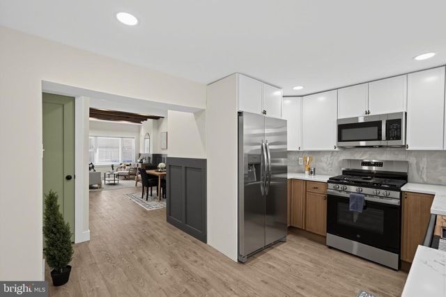 2426 S SARTAIN ST, Philadelphia, PA 19148