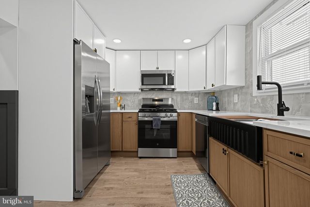 2426 S SARTAIN ST, Philadelphia, PA 19148
