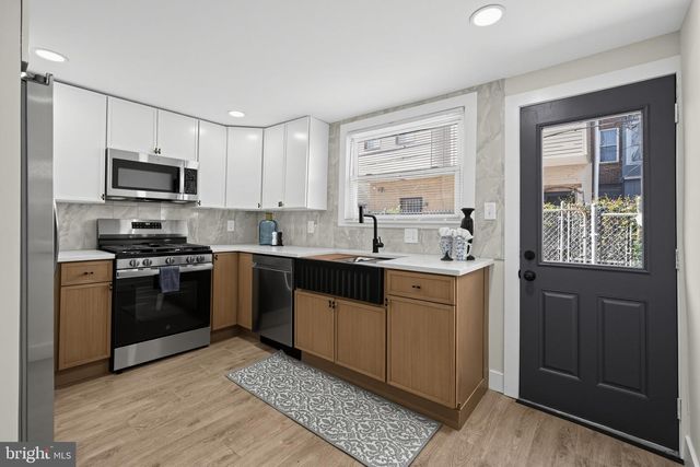 2426 S SARTAIN ST, Philadelphia, PA 19148