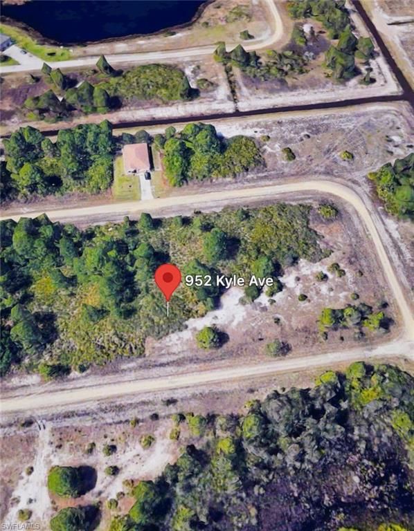 952 Kyle AVE, LEHIGH ACRES, FL 33974 — photo 3