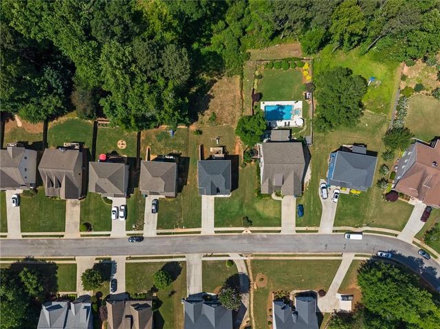310 Wooded Glen Lane, Carrollton, GA 30117