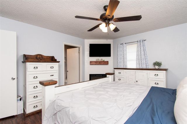 196 Oak Park One, Rockdale, TX 76567