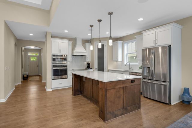16322 Equestrian Trail, Lakeville, MN 55044