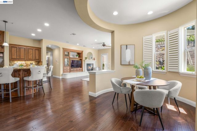 387 Golden Grass Dr, Alamo, CA 94507