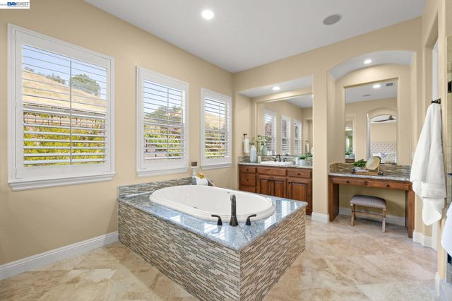 387 Golden Grass Dr, Alamo, CA 94507