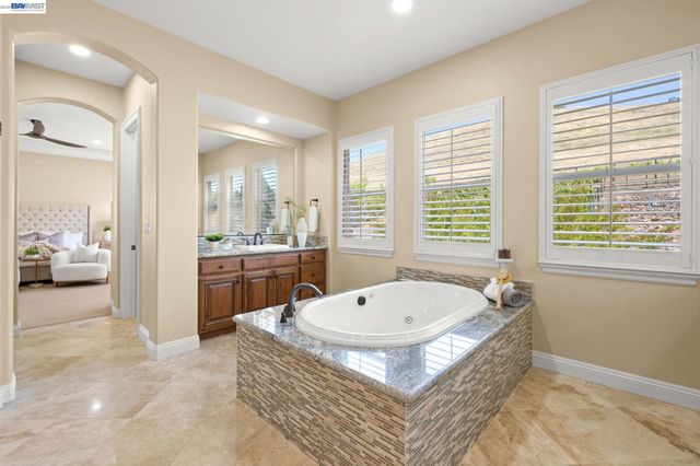 387 Golden Grass Dr, Alamo, CA 94507
