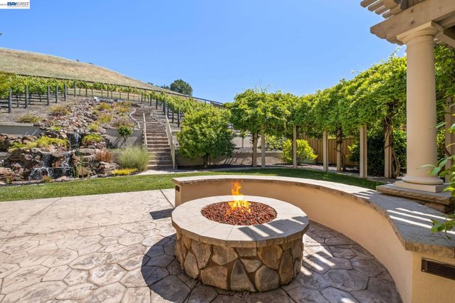 387 Golden Grass Dr, Alamo, CA 94507
