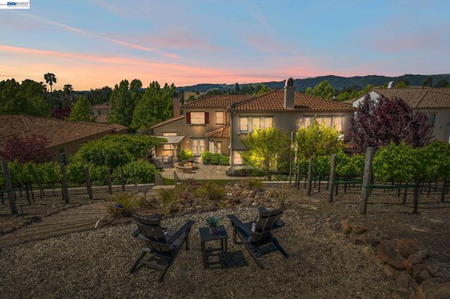 387 Golden Grass Dr, Alamo, CA 94507