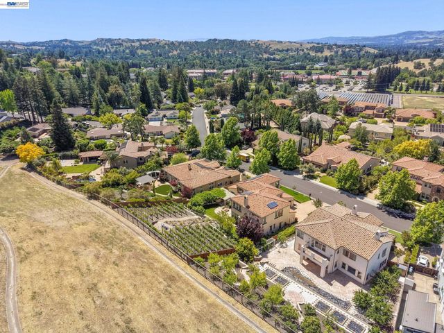 387 Golden Grass Dr, Alamo, CA 94507