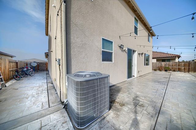 1958 Maiden Grass Ave, Manteca, CA 95337